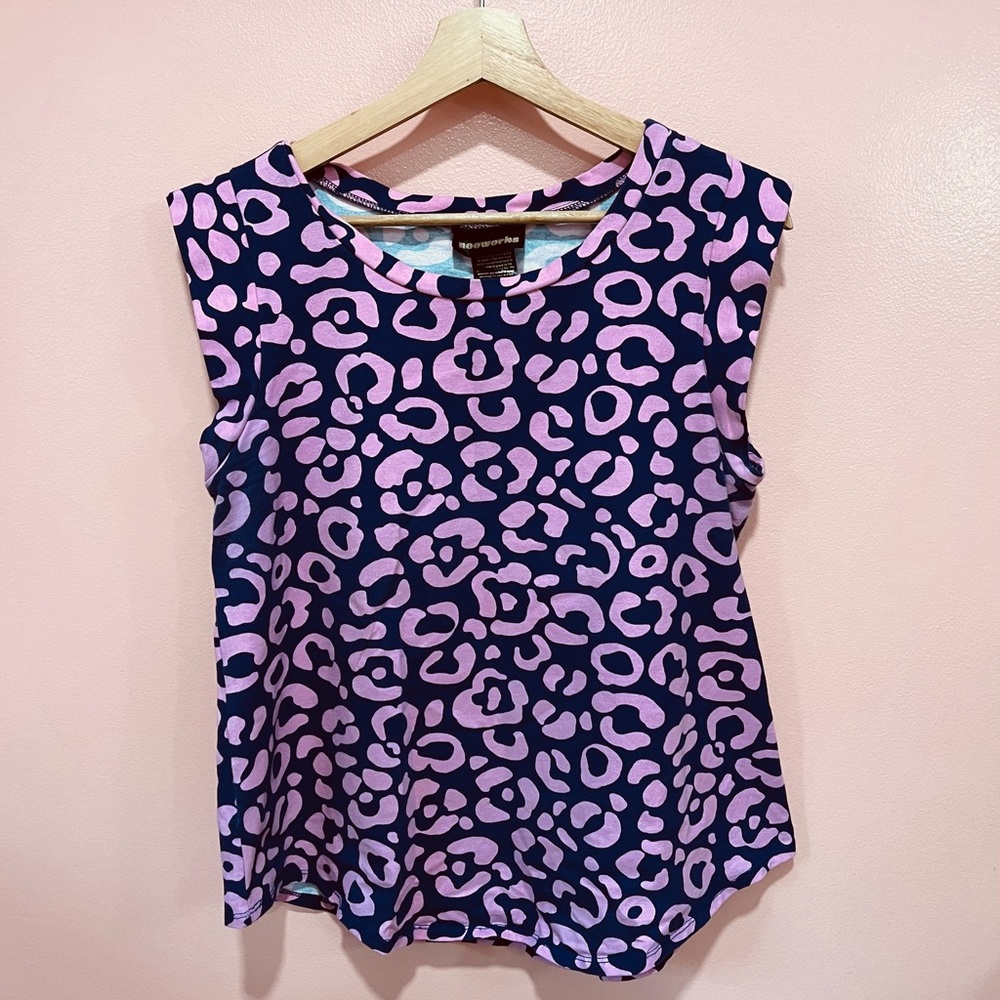 NOOWORKS-Cheetah Spot Muscle Tee